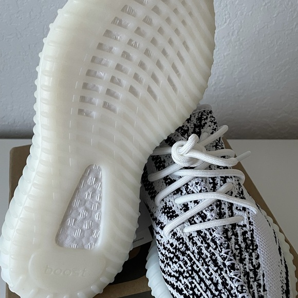 Adidas yeezy 350 v2 zebra size 5 - Picture 4 of 7